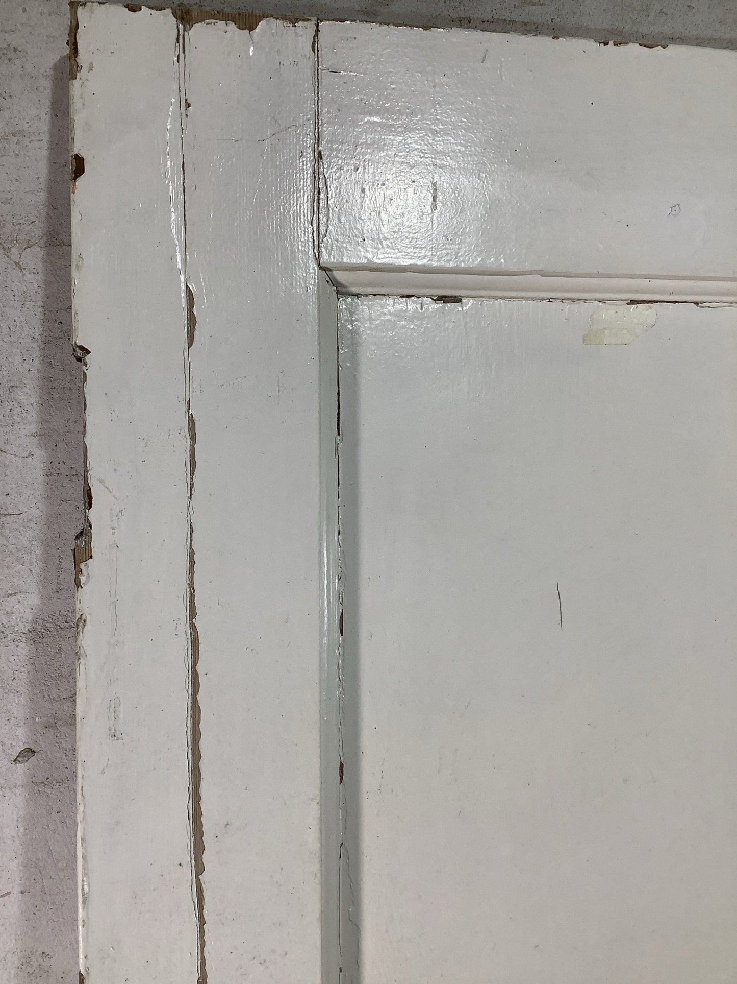 5th picture showing the stile has a split that needs glueing