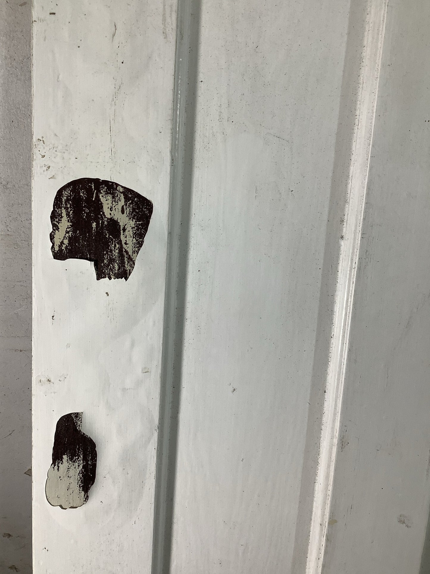 4th Picture showing loose paint