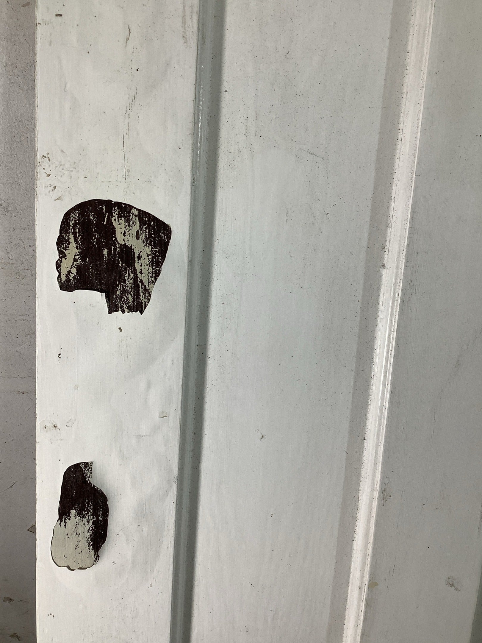 4th Picture showing loose paint