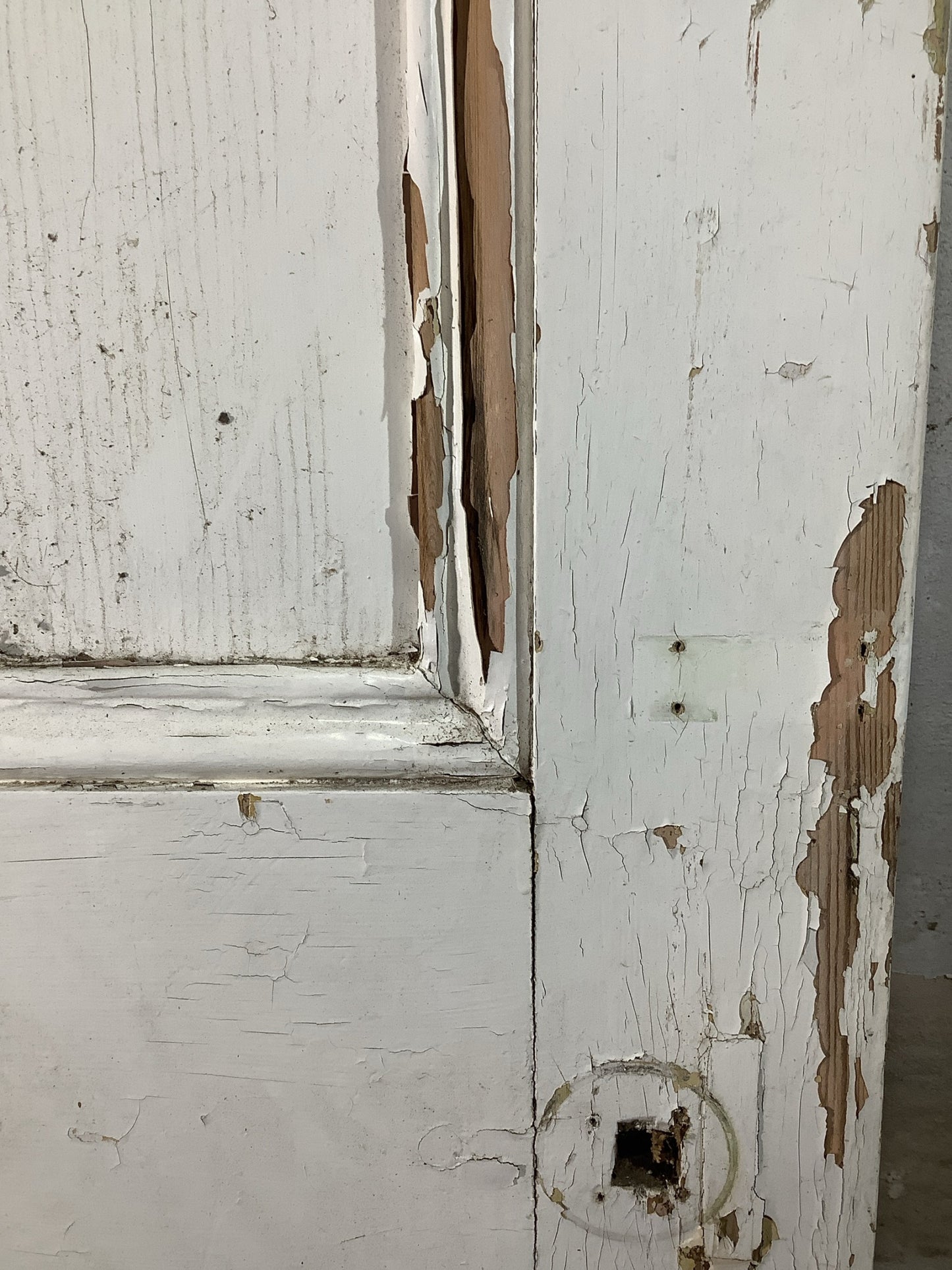 5th picture showing flaking paint
