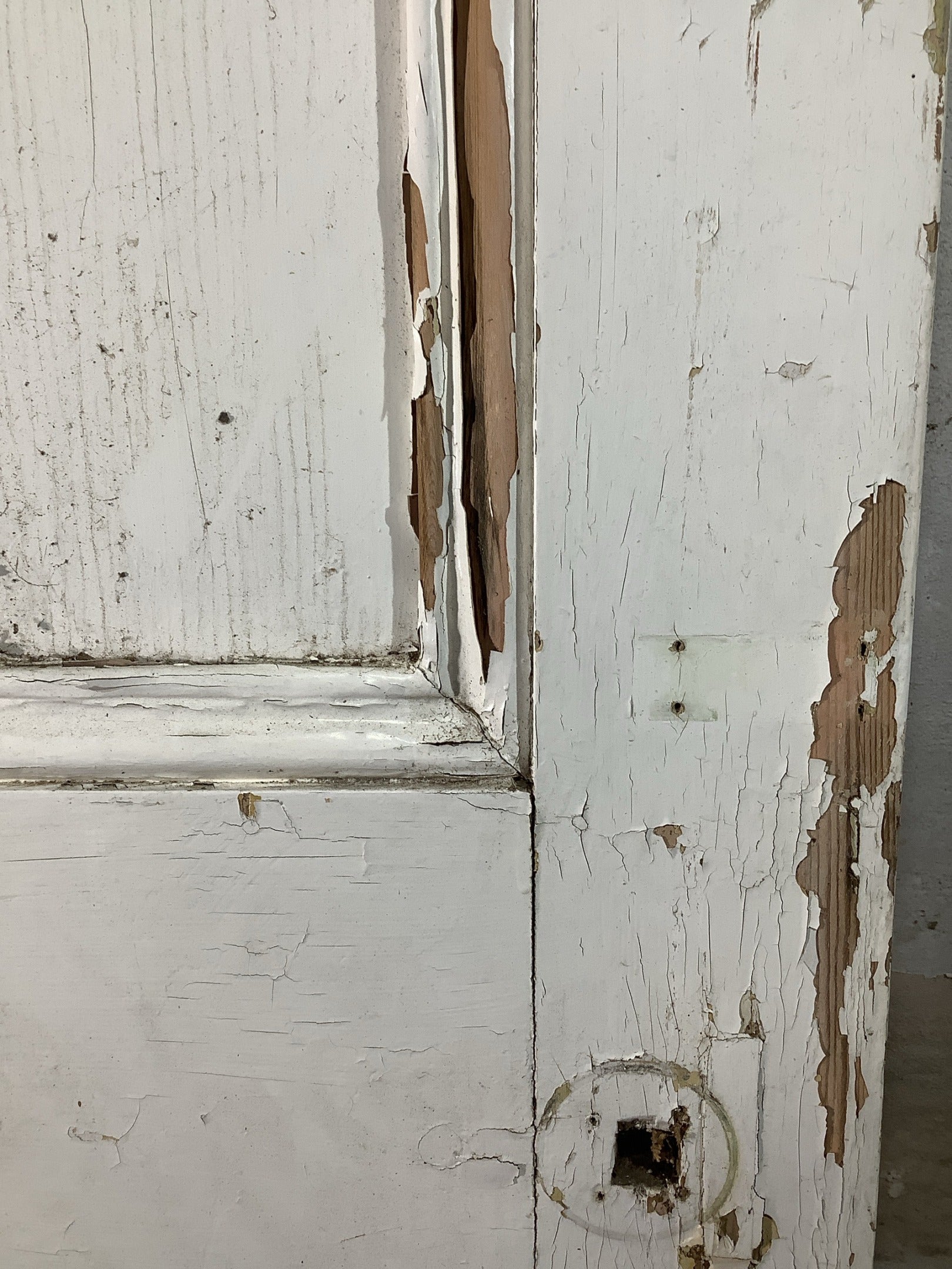5th picture showing flaking paint