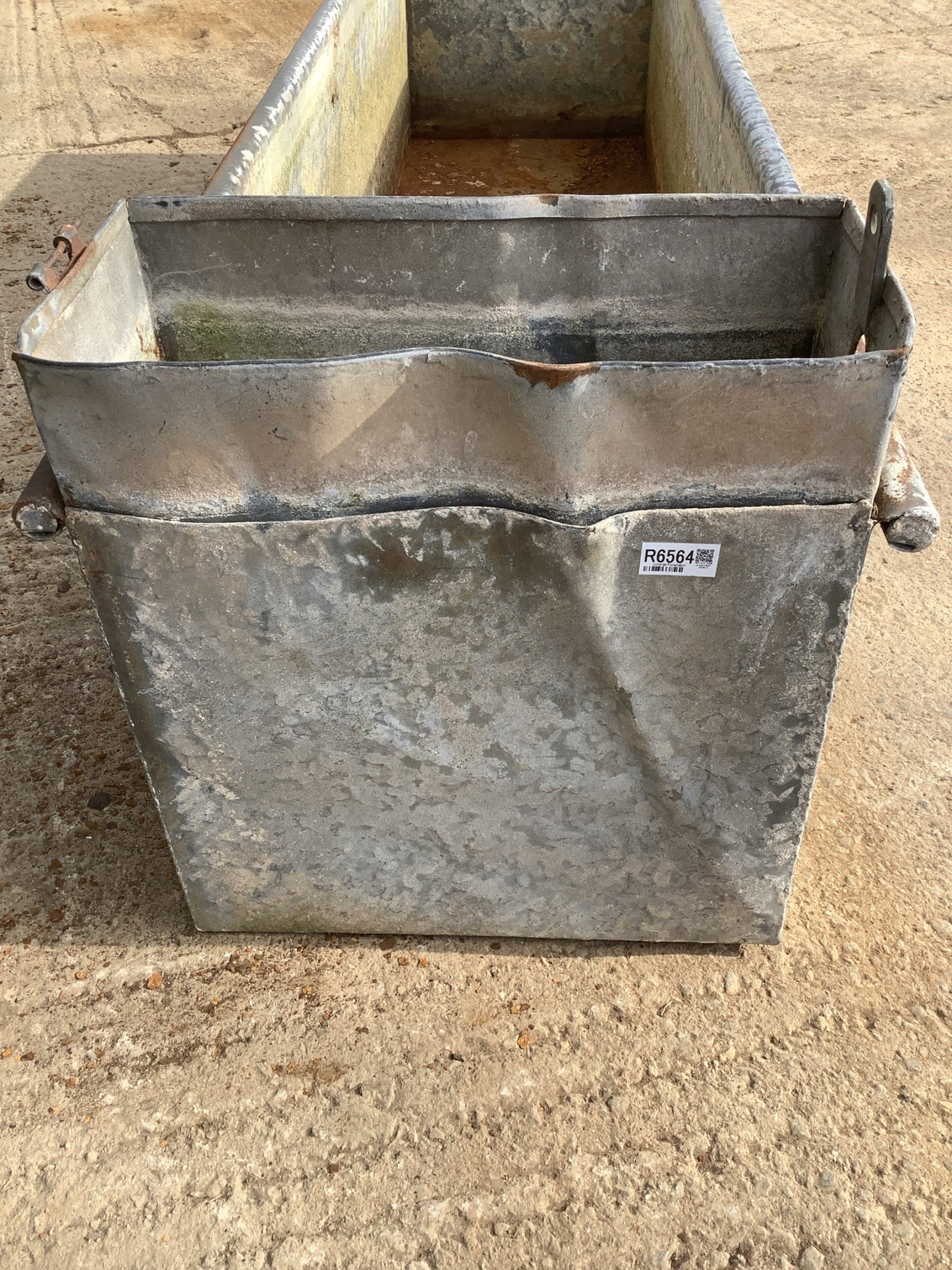 Dented end header tank