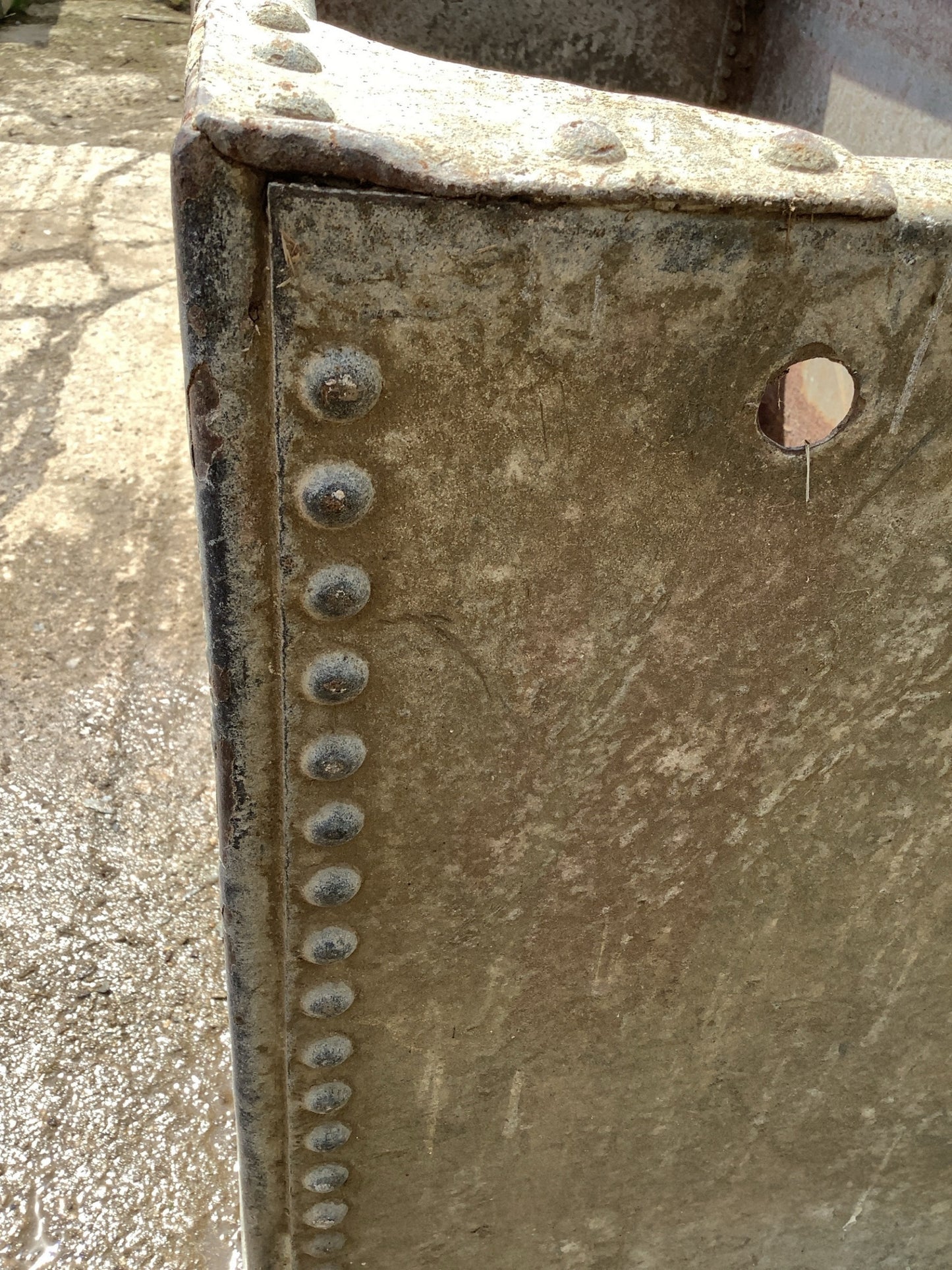 4ft Rustic Old Riveted Weathered Galvanized Metal Water Planter Tank