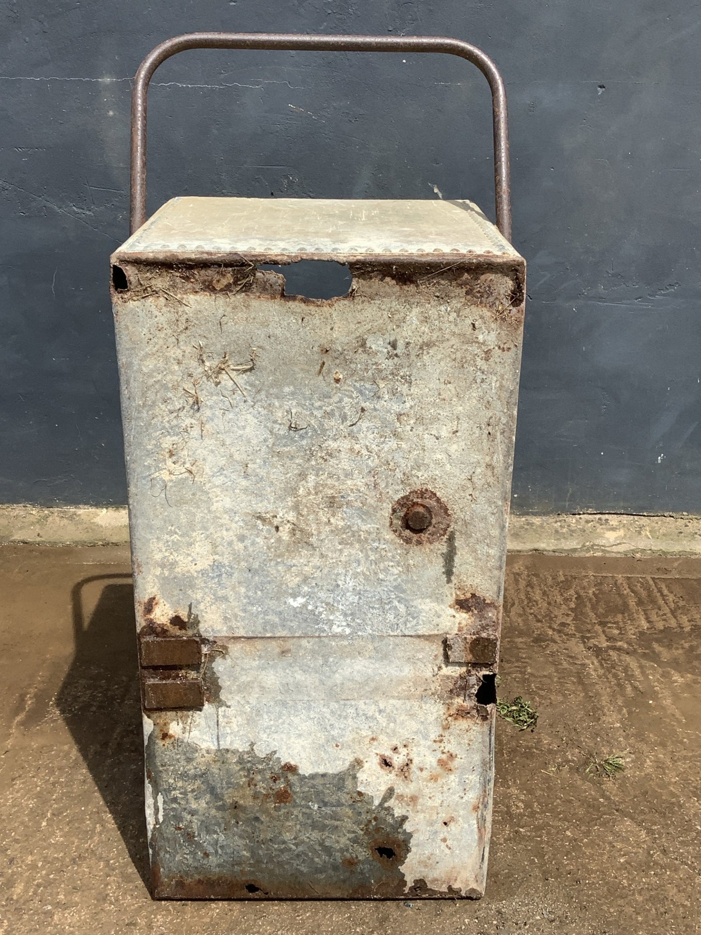 4ft Rustic Old Riveted Weathered Galvanized Metal Water Planter Tank