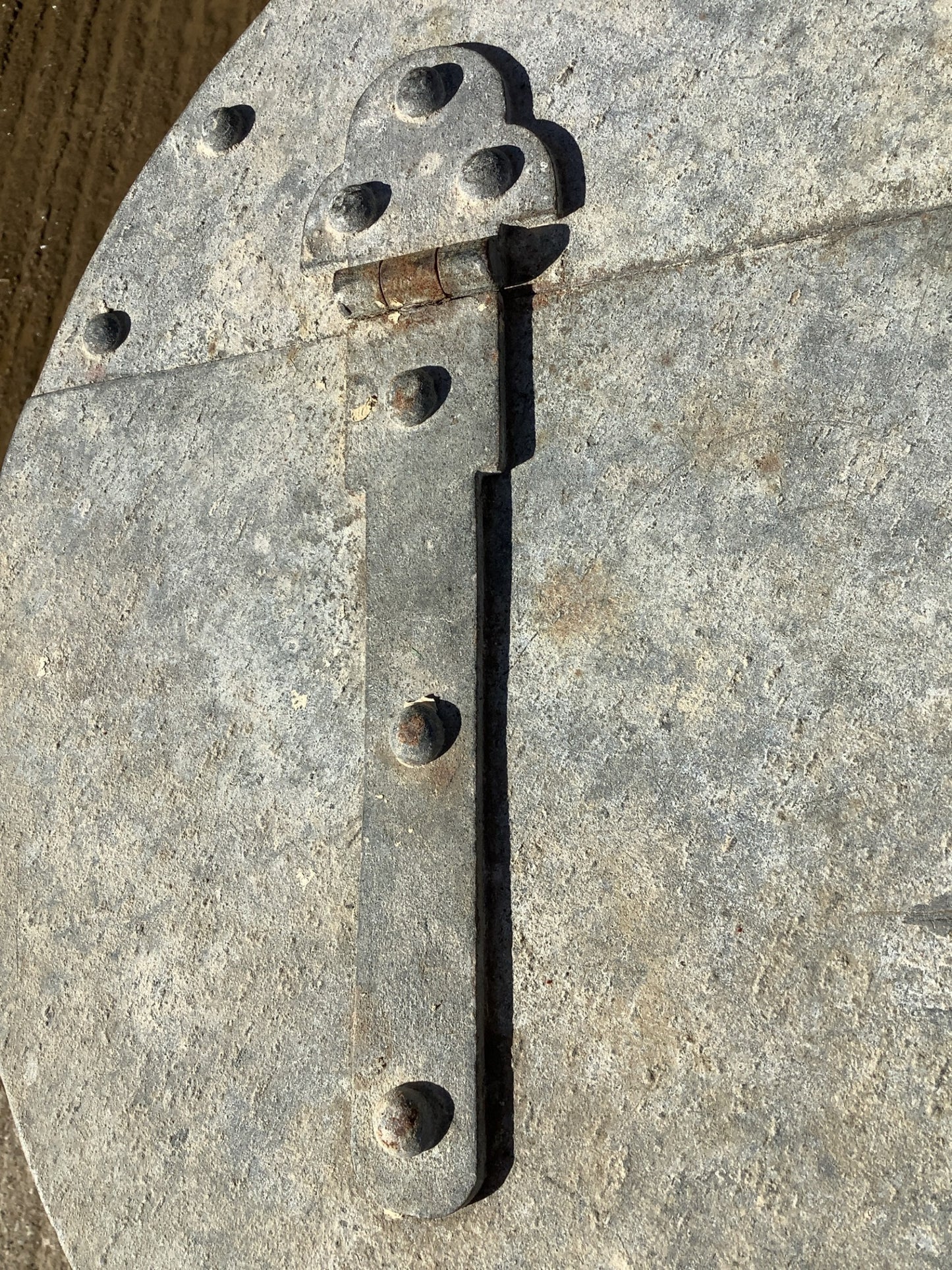Good soild strong hinges