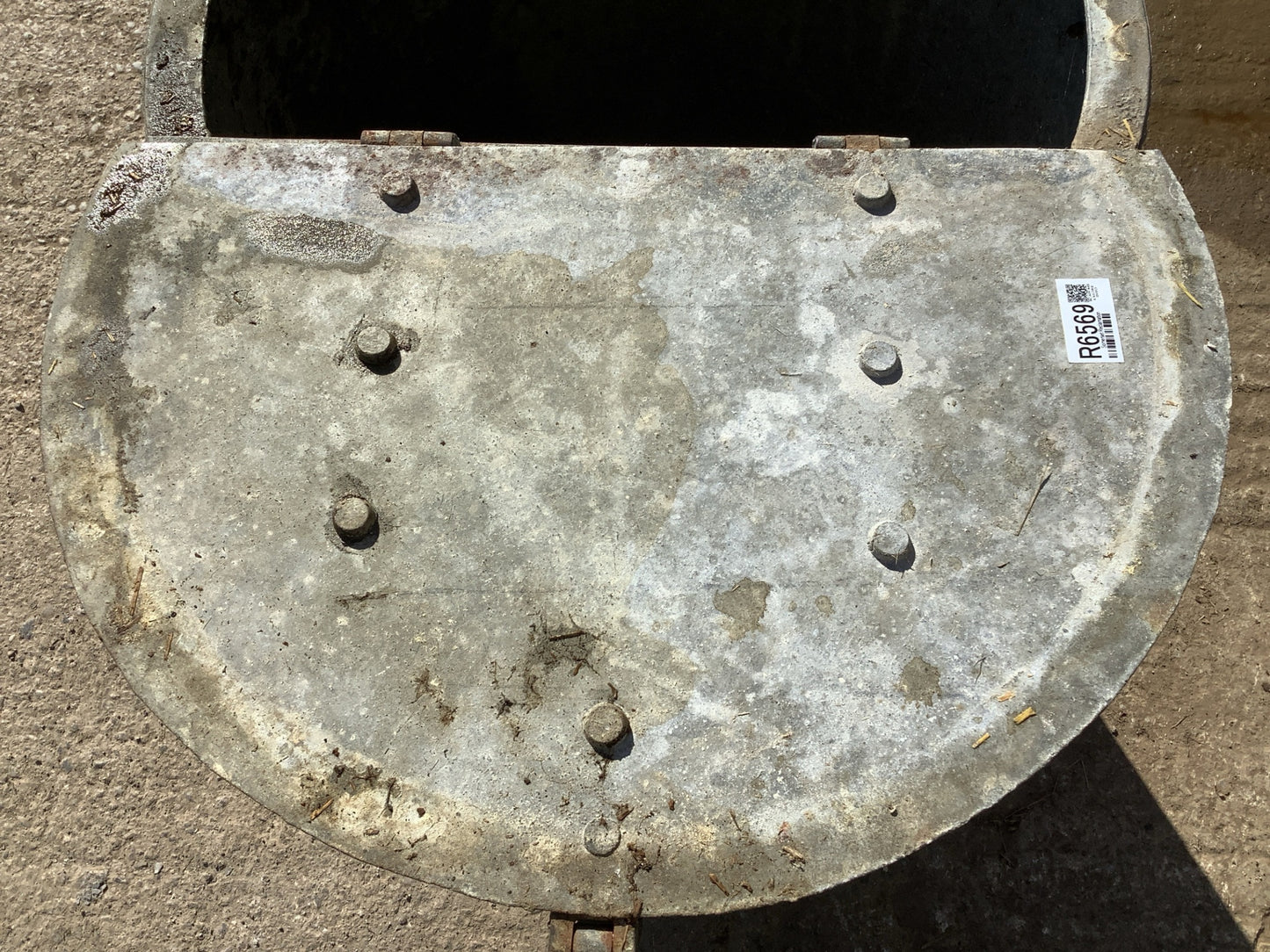 Lovely Old Round Riveted Garden Galvanised Tarnished Metal Feed Storage Bin Planter