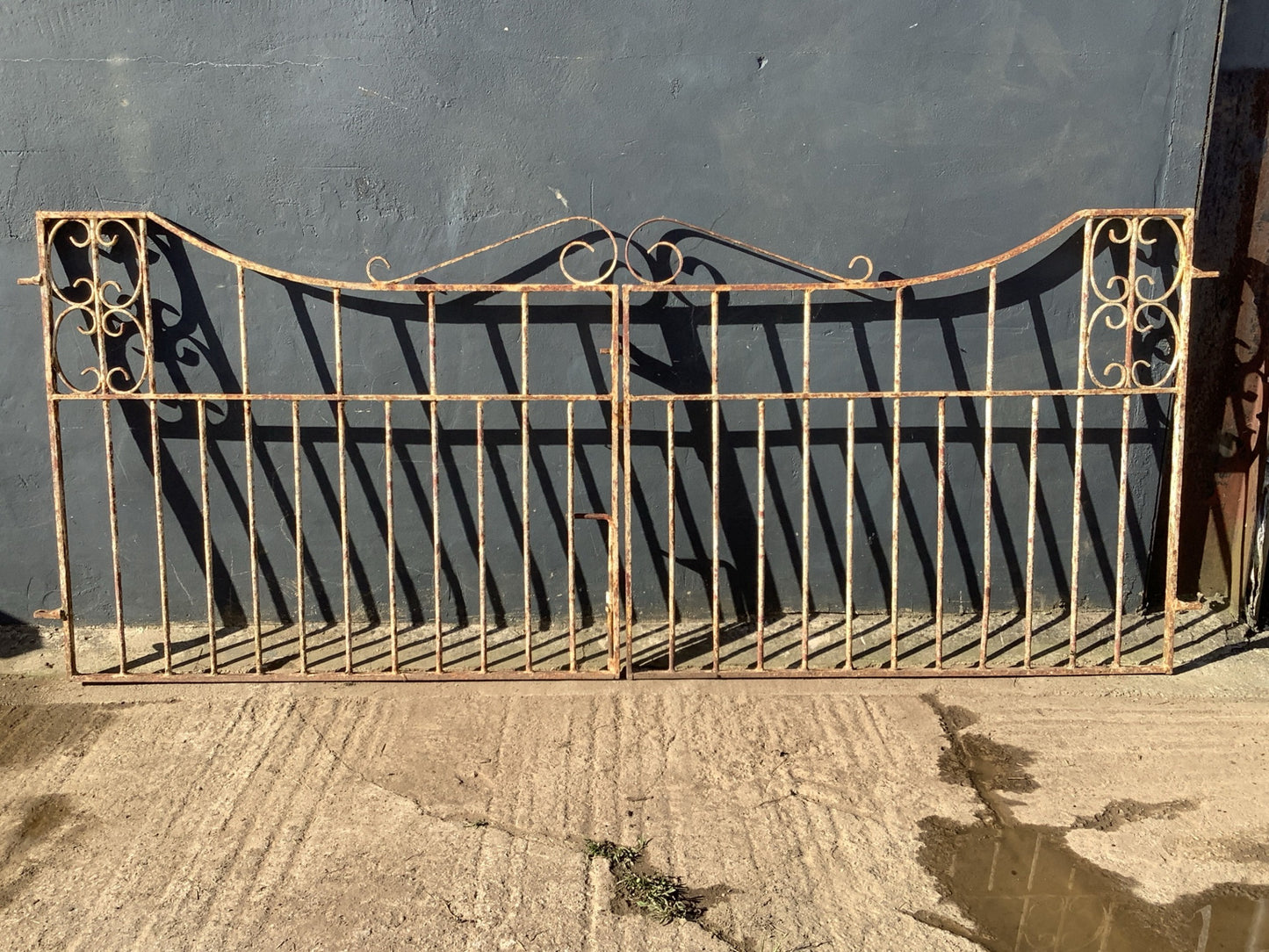 Rustic Pair Of Painted Cast Iron Old Metal Garden Driveway Gates