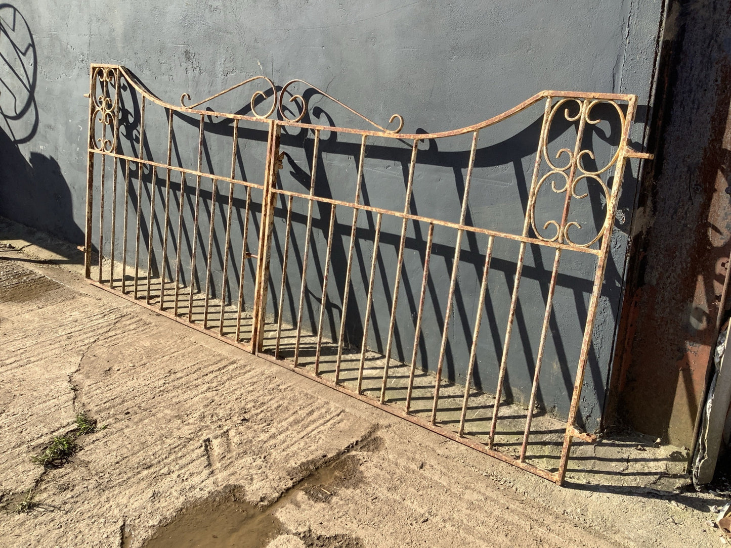 Rustic Pair Of Painted Cast Iron Old Metal Garden Driveway Gates