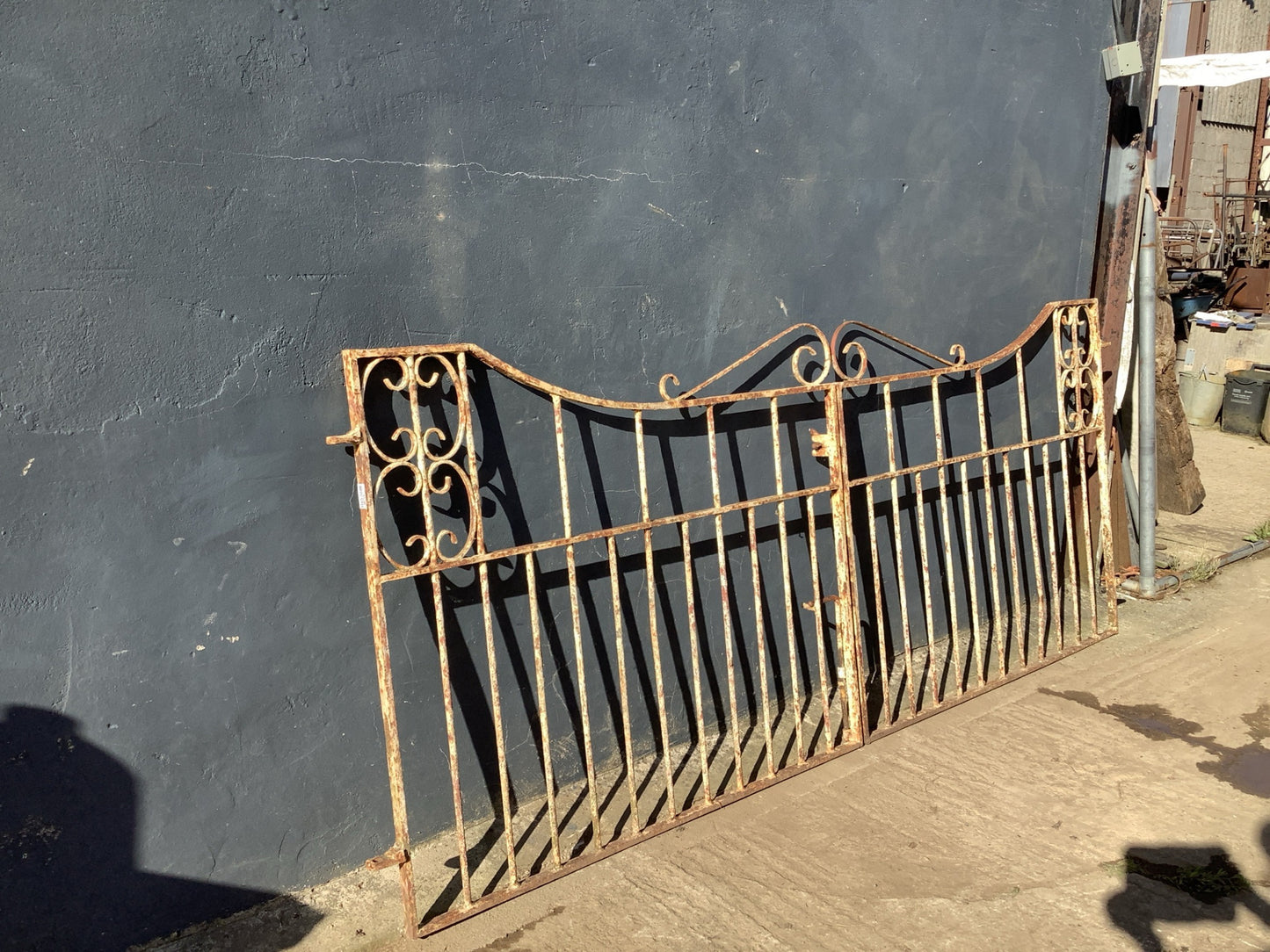 Rustic Pair Of Painted Cast Iron Old Metal Garden Driveway Gates