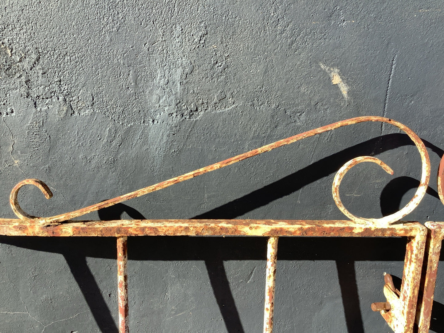 Rustic Pair Of Painted Cast Iron Old Metal Garden Driveway Gates