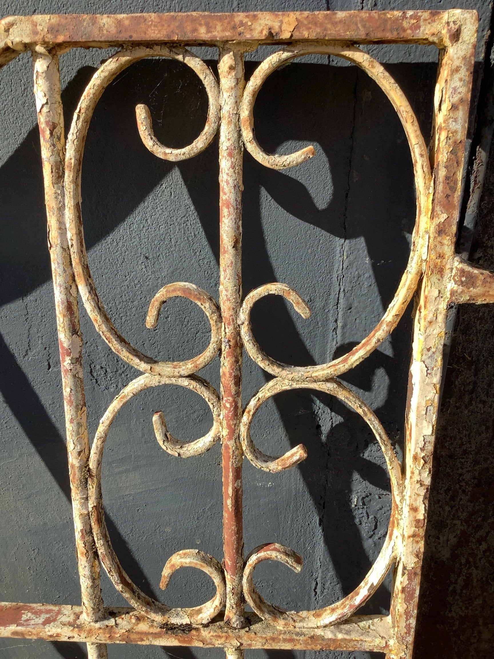 As you can see in the pictures the gates are a creamy Rusty colour with red undercoat