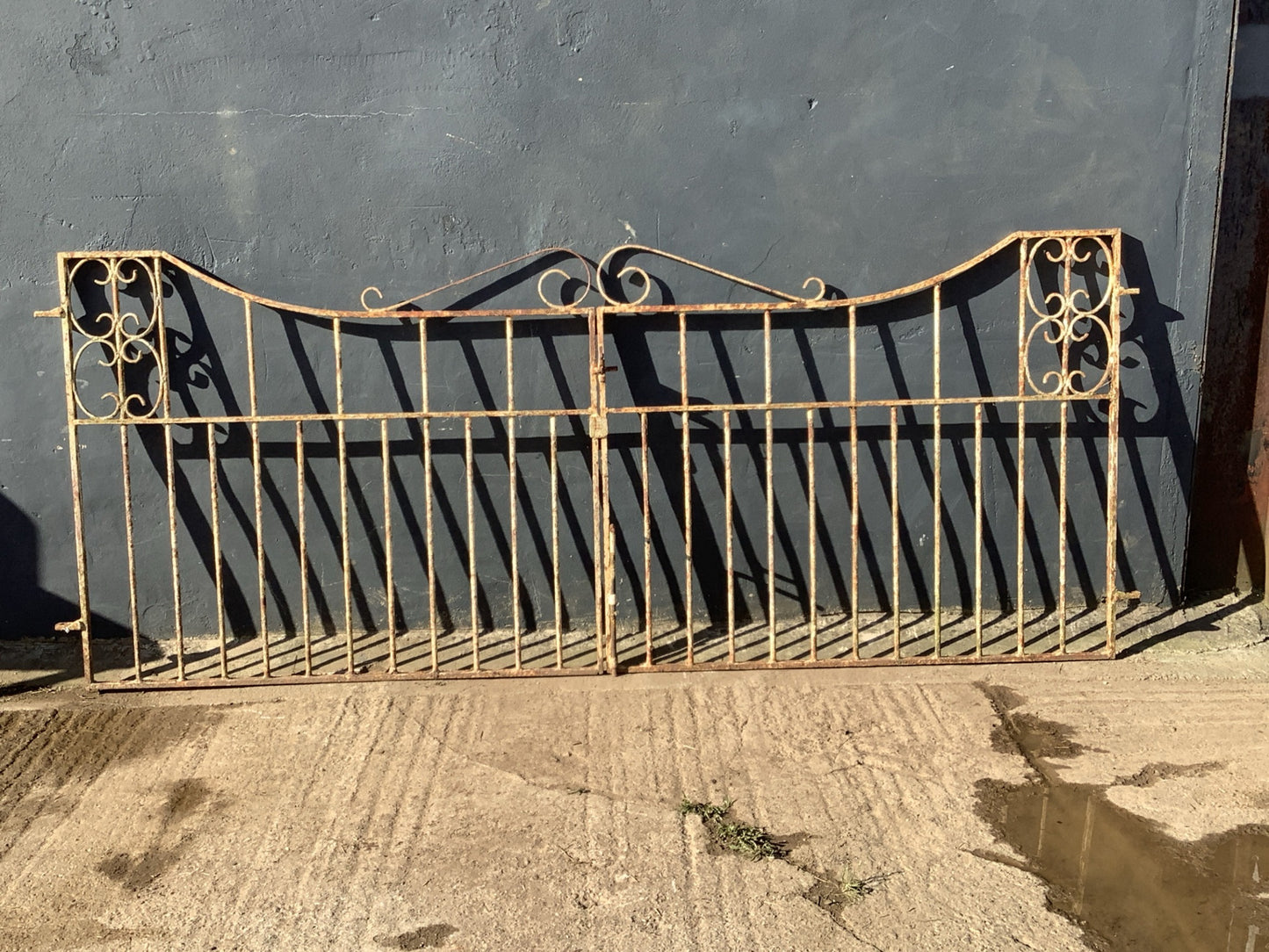 Rustic Pair Of Painted Cast Iron Old Metal Garden Driveway Gates