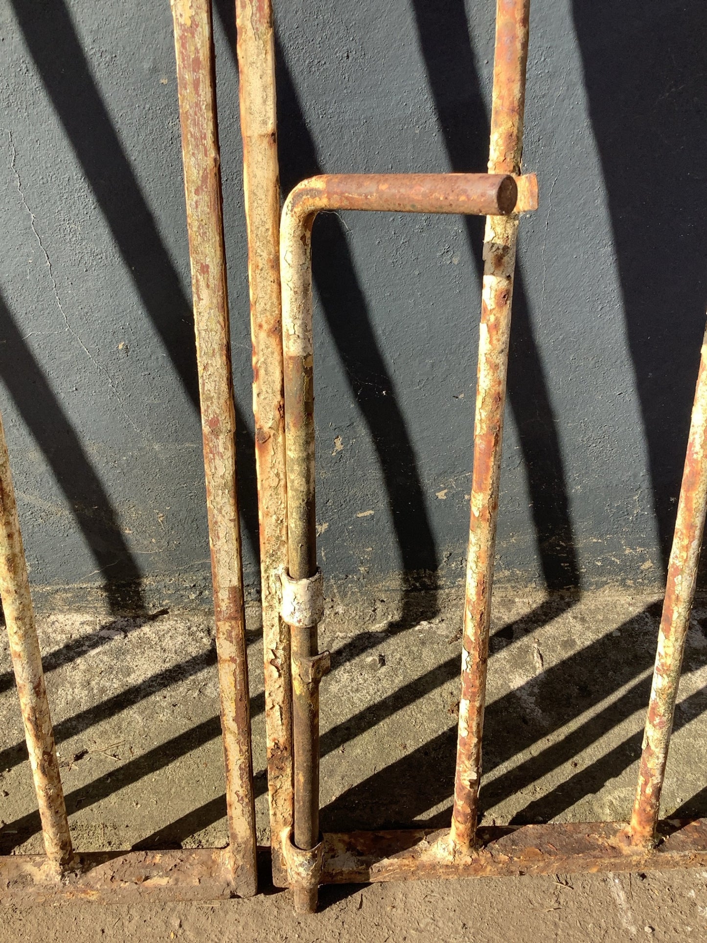 The handle the goes in ground to close one gate