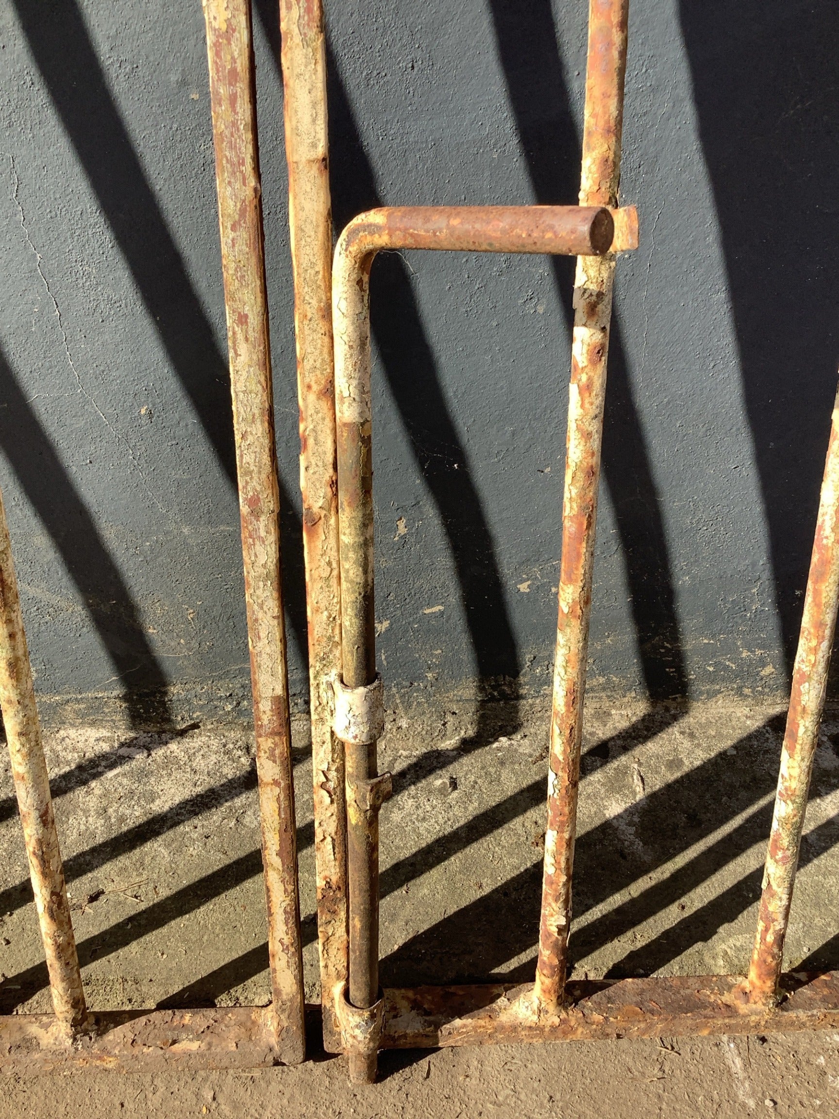 The handle the goes in ground to close one gate