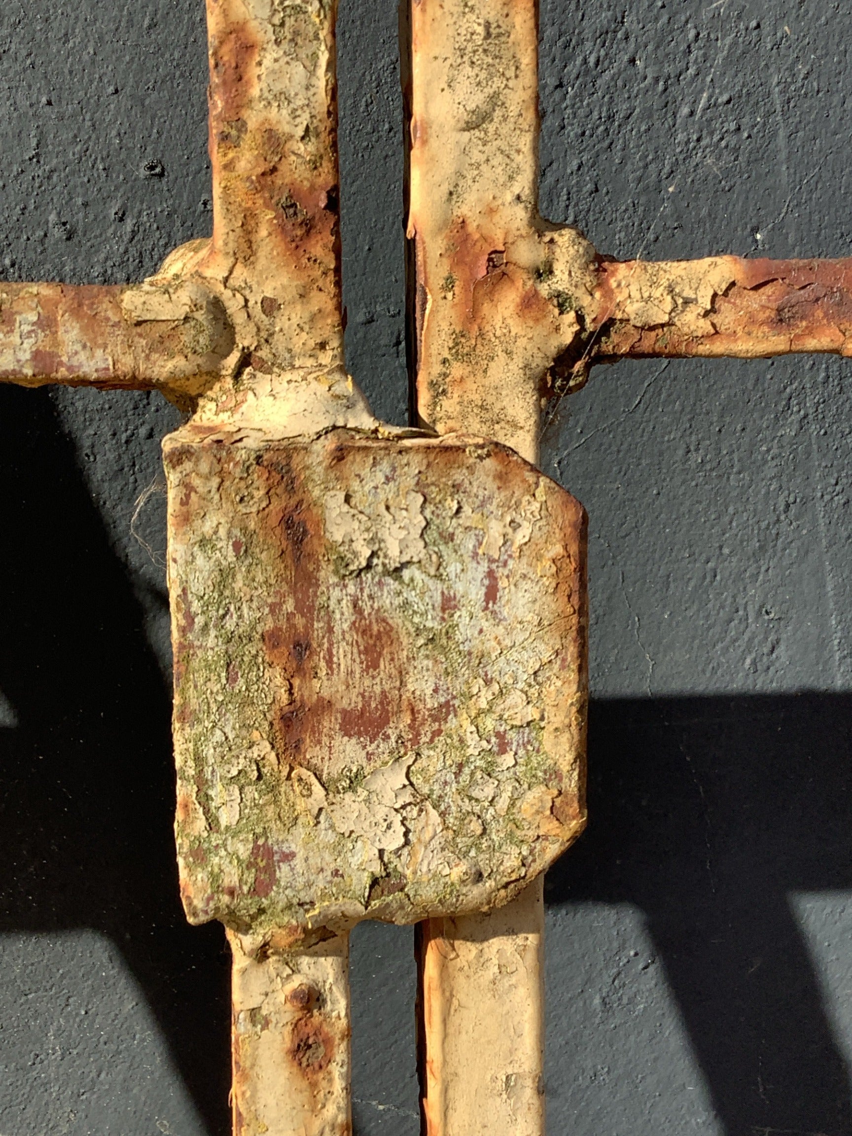 Metal gate stopper