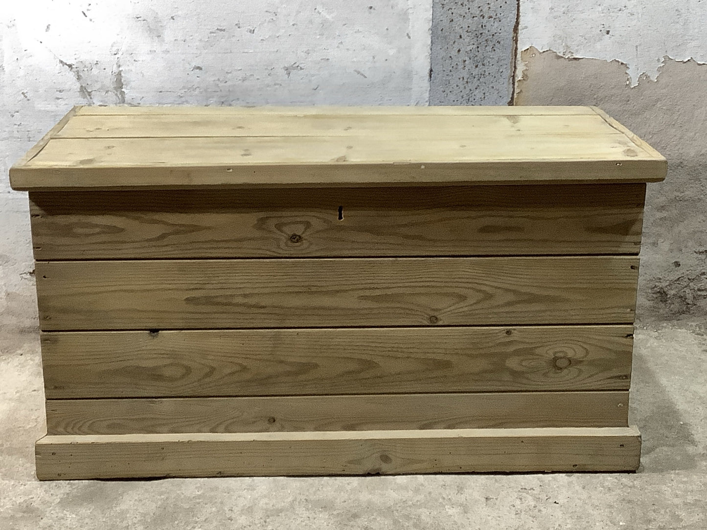 Beautiful Reclaimed Medium Old Stripped Pine Wooden Blanket Box 1'4"H 2'9" W