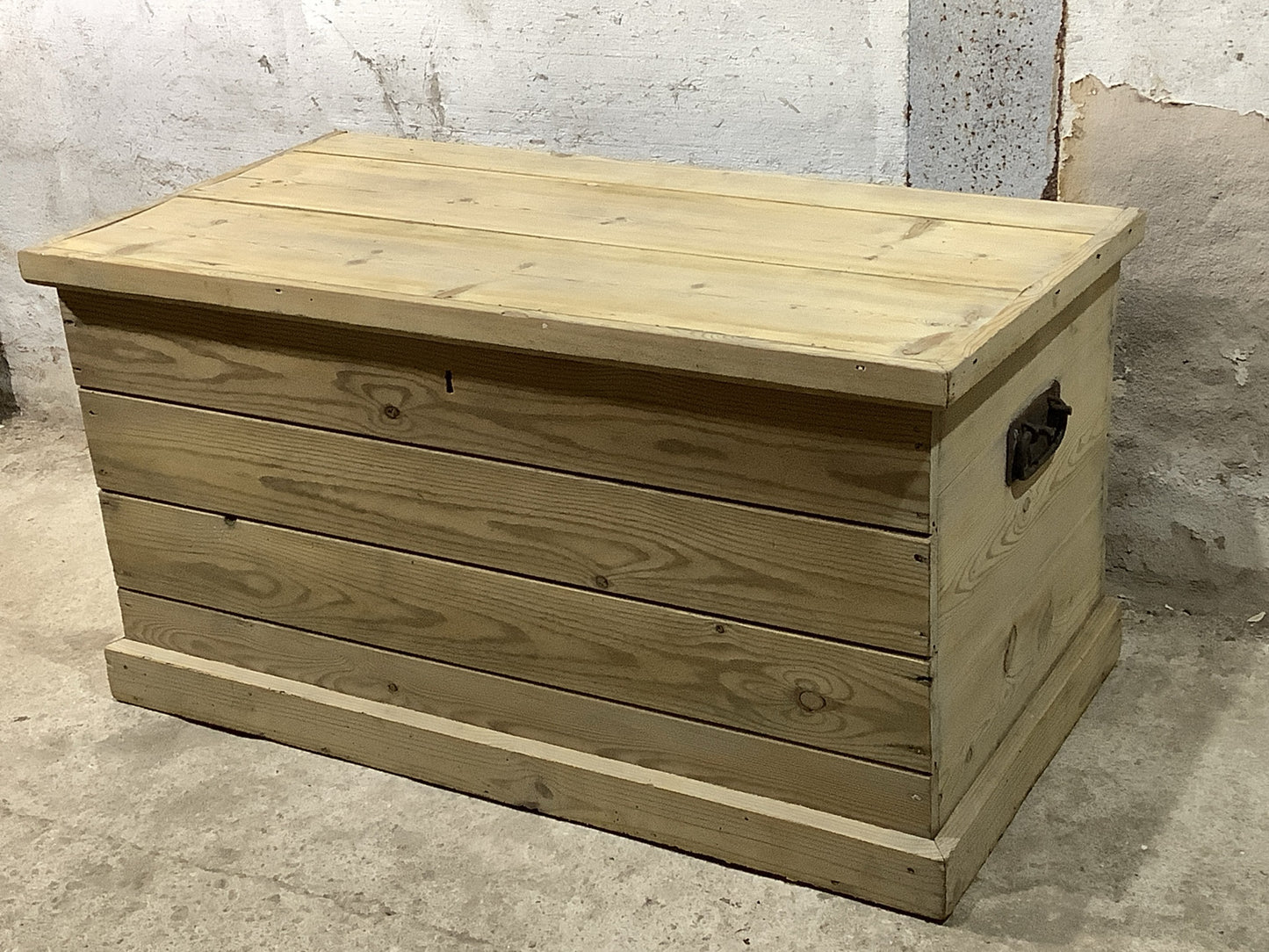 Beautiful Reclaimed Medium Old Stripped Pine Wooden Blanket Box 1'4"H 2'9" W