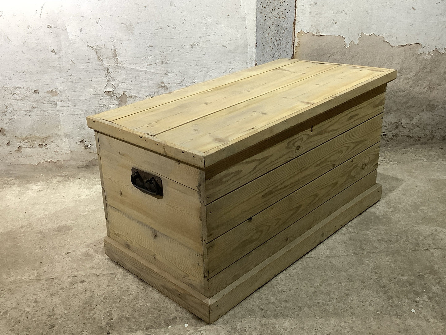 Beautiful Reclaimed Medium Old Stripped Pine Wooden Blanket Box 1'4"H 2'9" W