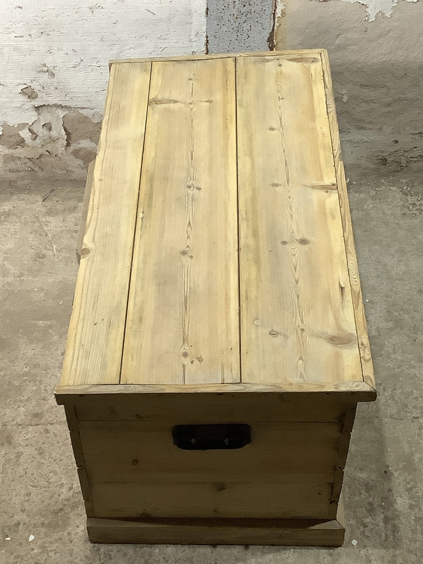 Beautiful Reclaimed Medium Old Stripped Pine Wooden Blanket Box 1'4"H 2'9" W