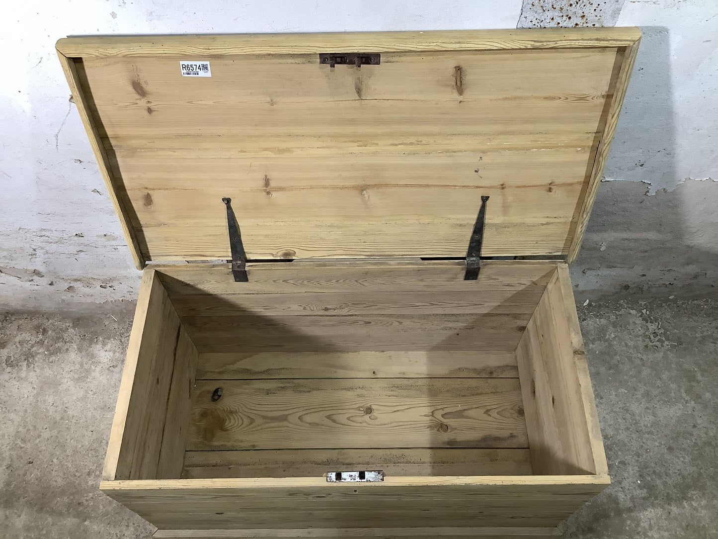 Beautiful Reclaimed Medium Old Stripped Pine Wooden Blanket Box 1'4"H 2'9" W