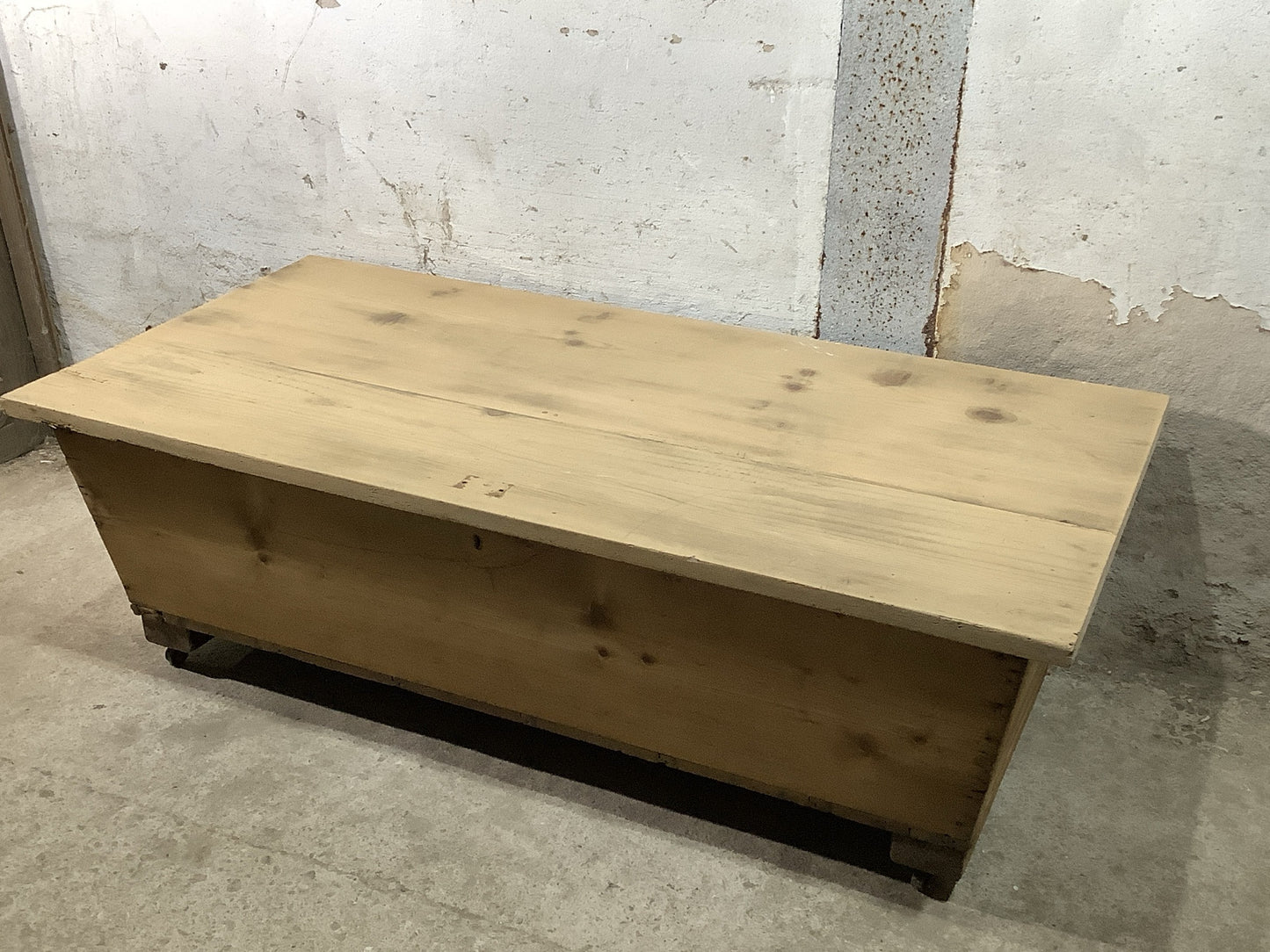 Reclaimed Rustic Old Natural Pine Wooden Toy Box Coffee Table 1'2"H 3'10" W
