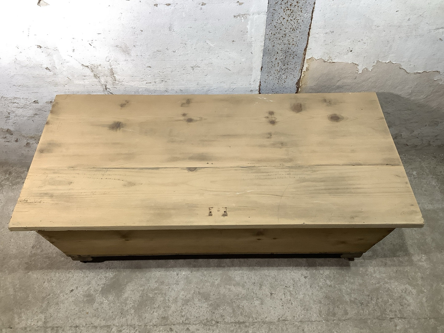 Reclaimed Rustic Old Natural Pine Wooden Toy Box Coffee Table 1'2"H 3'10" W