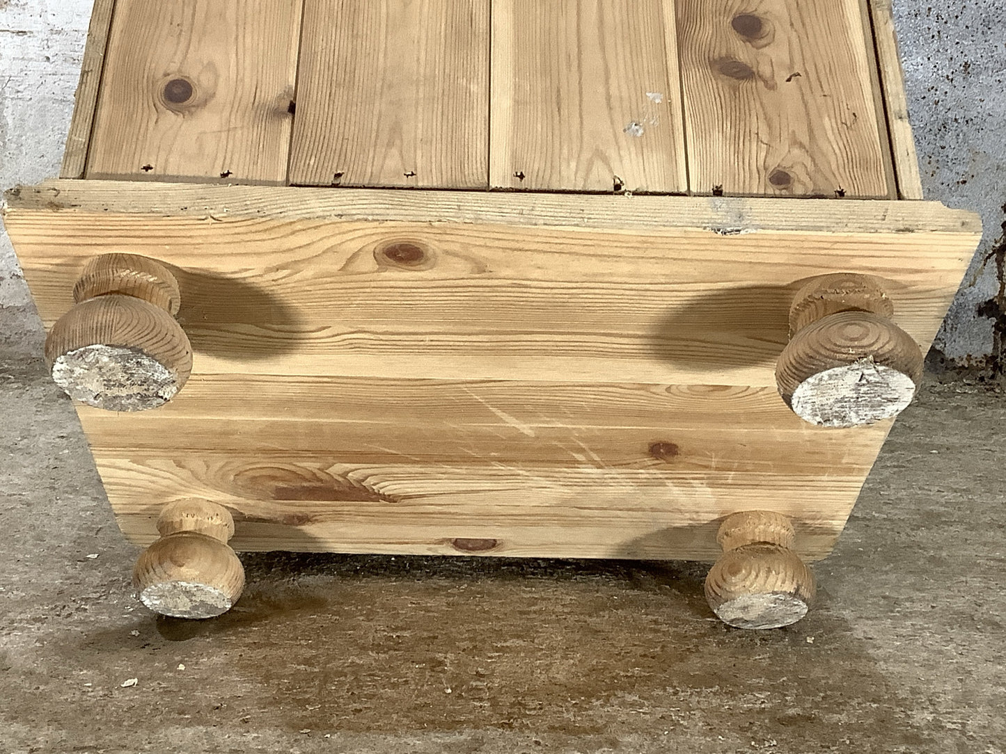 Pine bung feet