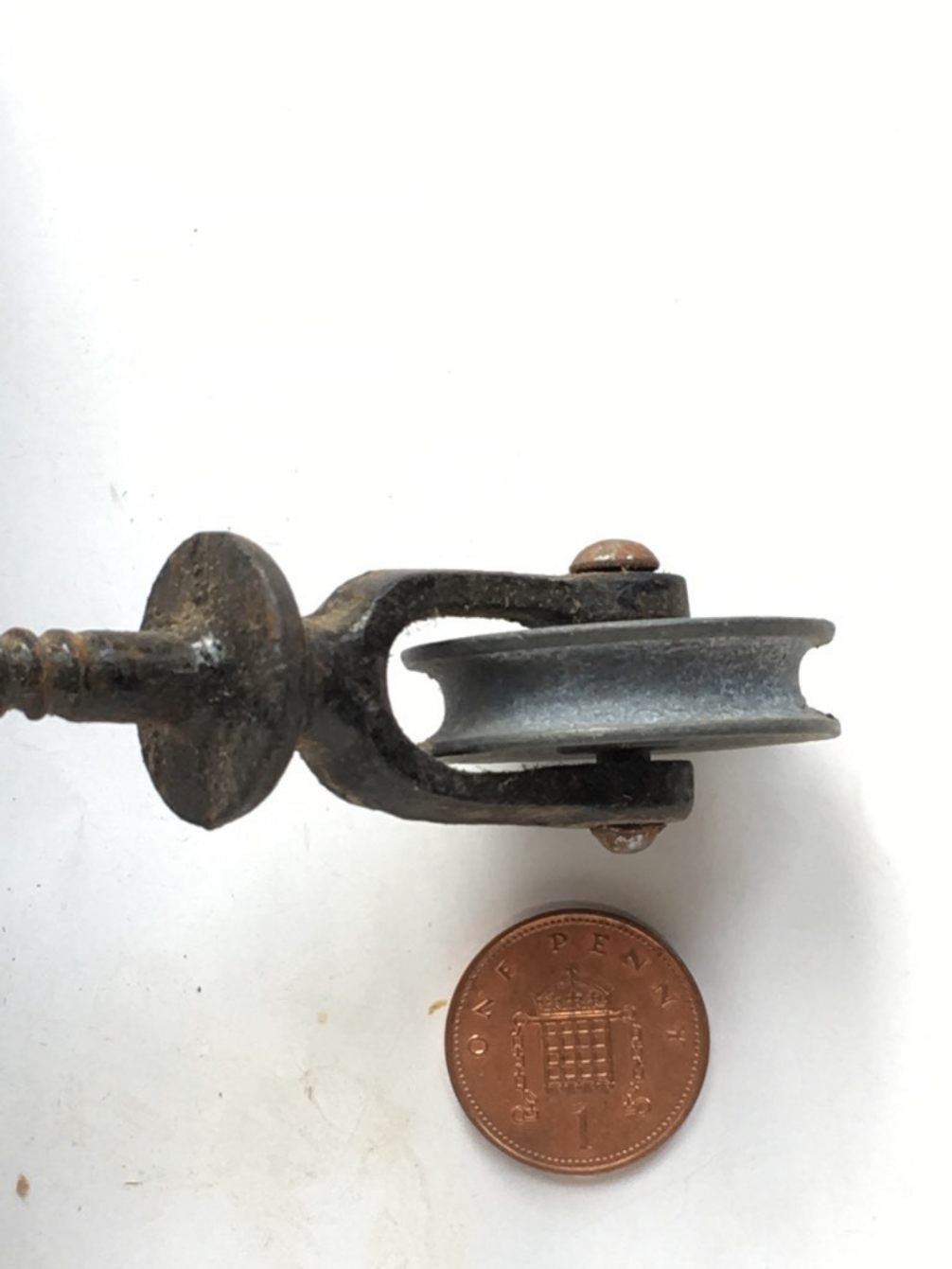 Reclaimed Cast Iron & Aluminium Single Screw-In Pulley