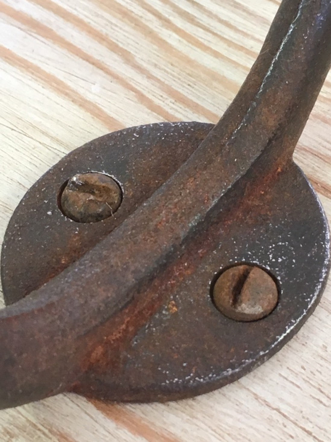 23 7/8” X 5 5/8” Lovely Old Reclaimed Pine Rack Of 3 Cast Iron Single Coat Hooks