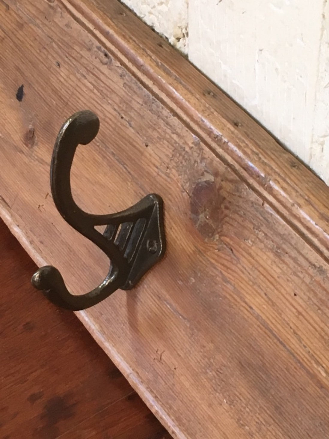 23 1/2" Interesting Old Reclaimed Pine Rack Of 3 Cast Iron Double Coat Hooks