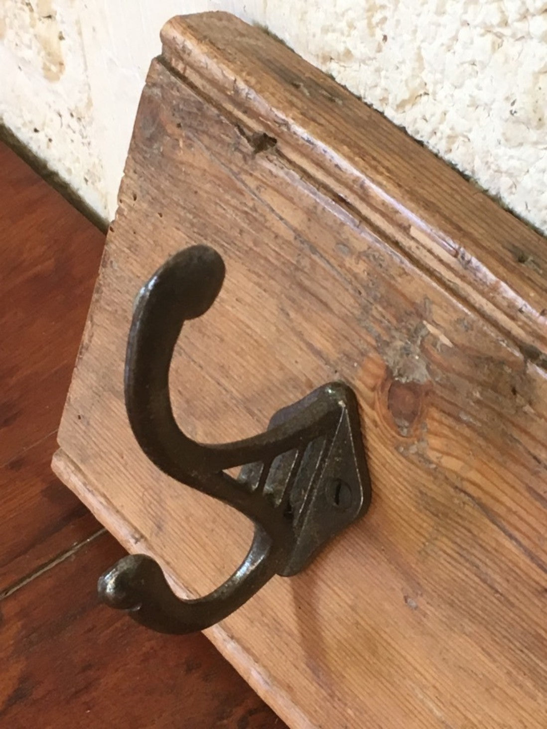 23 1/2" Interesting Old Reclaimed Pine Rack Of 3 Cast Iron Double Coat Hooks