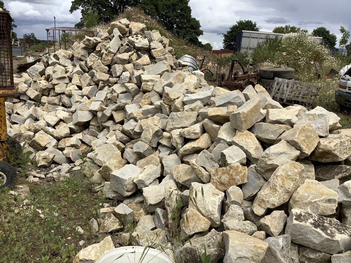 High Quality White & Light Grey Lias Limestone Mendip Building Stone