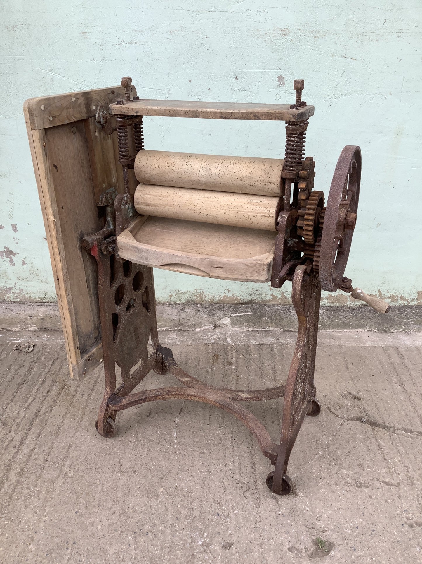 Nice Old Reclaimed 1930s Vintage Cast Iron Washing Mangle